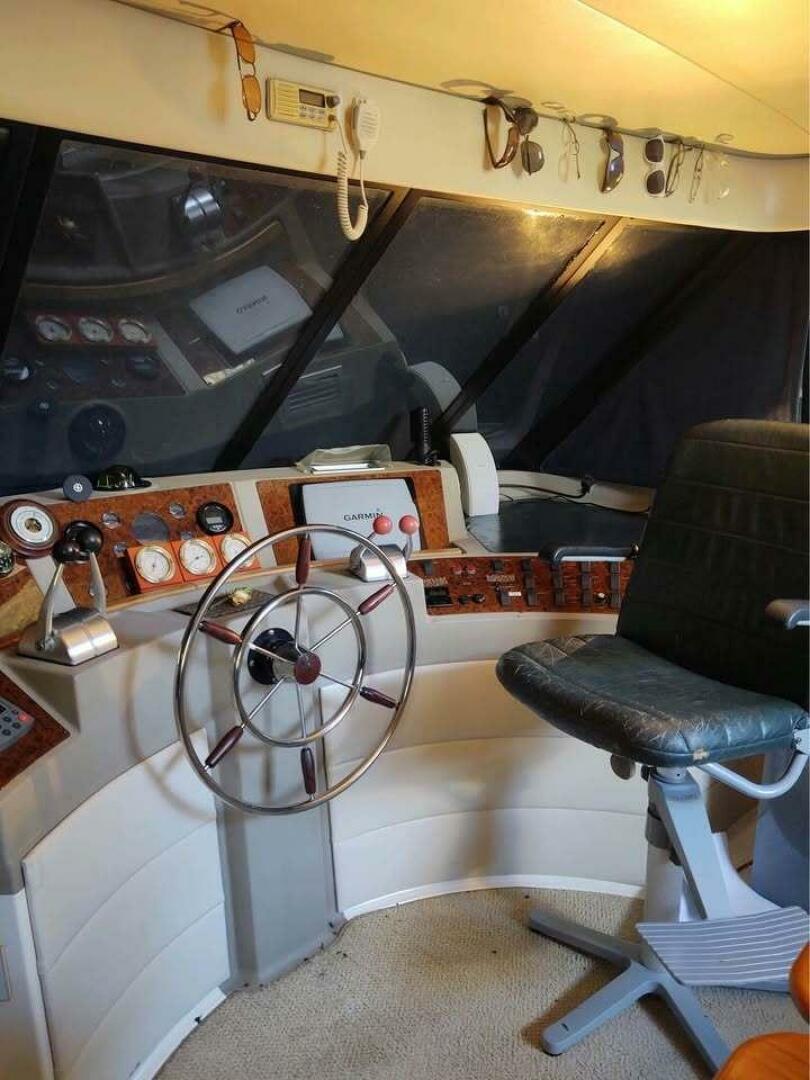 2000 Bayliner 4788 Pilot House Motoryacht - Image 11