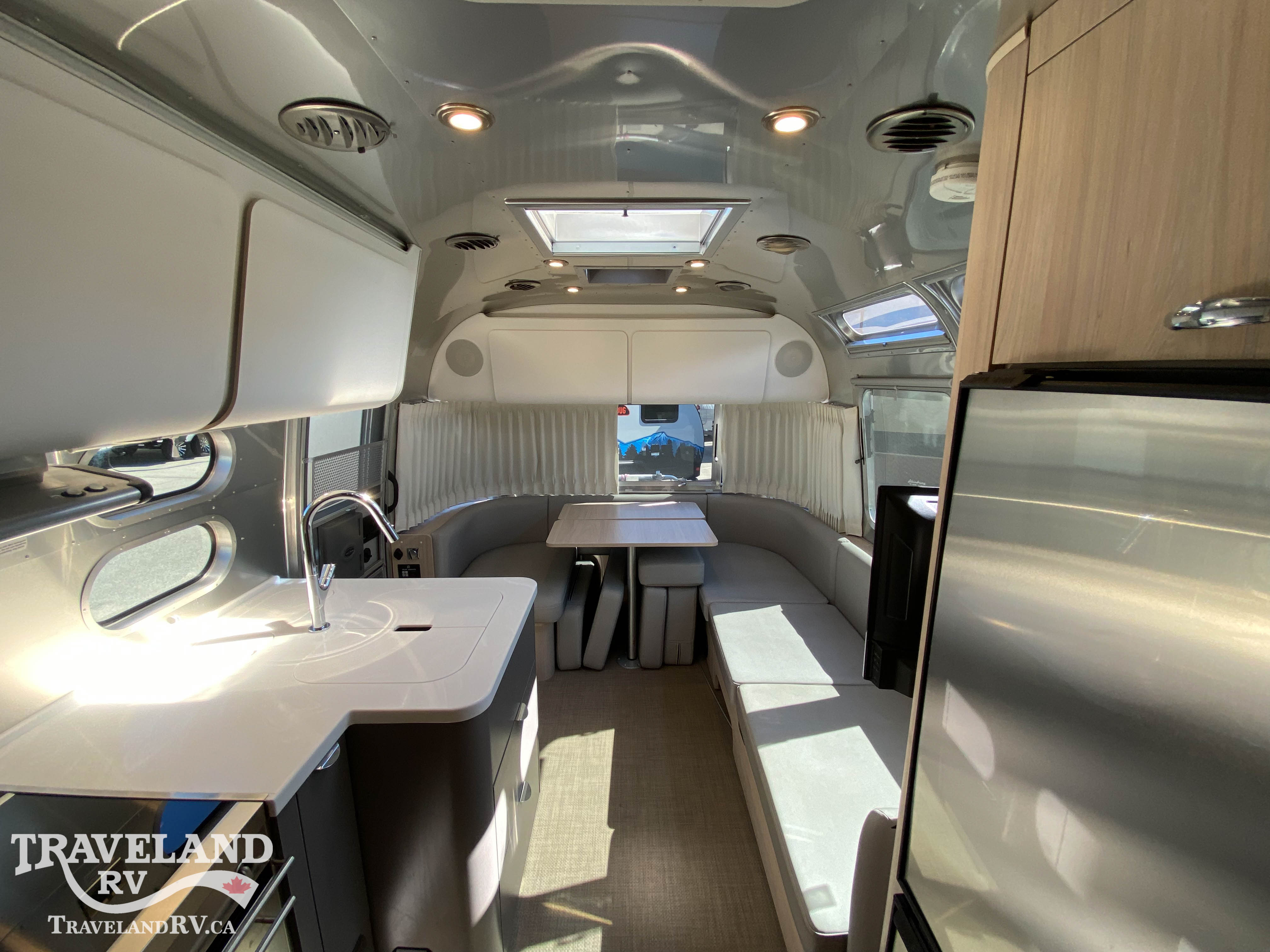 2023 Airstream Globetrotter 25FBQ - Image 4
