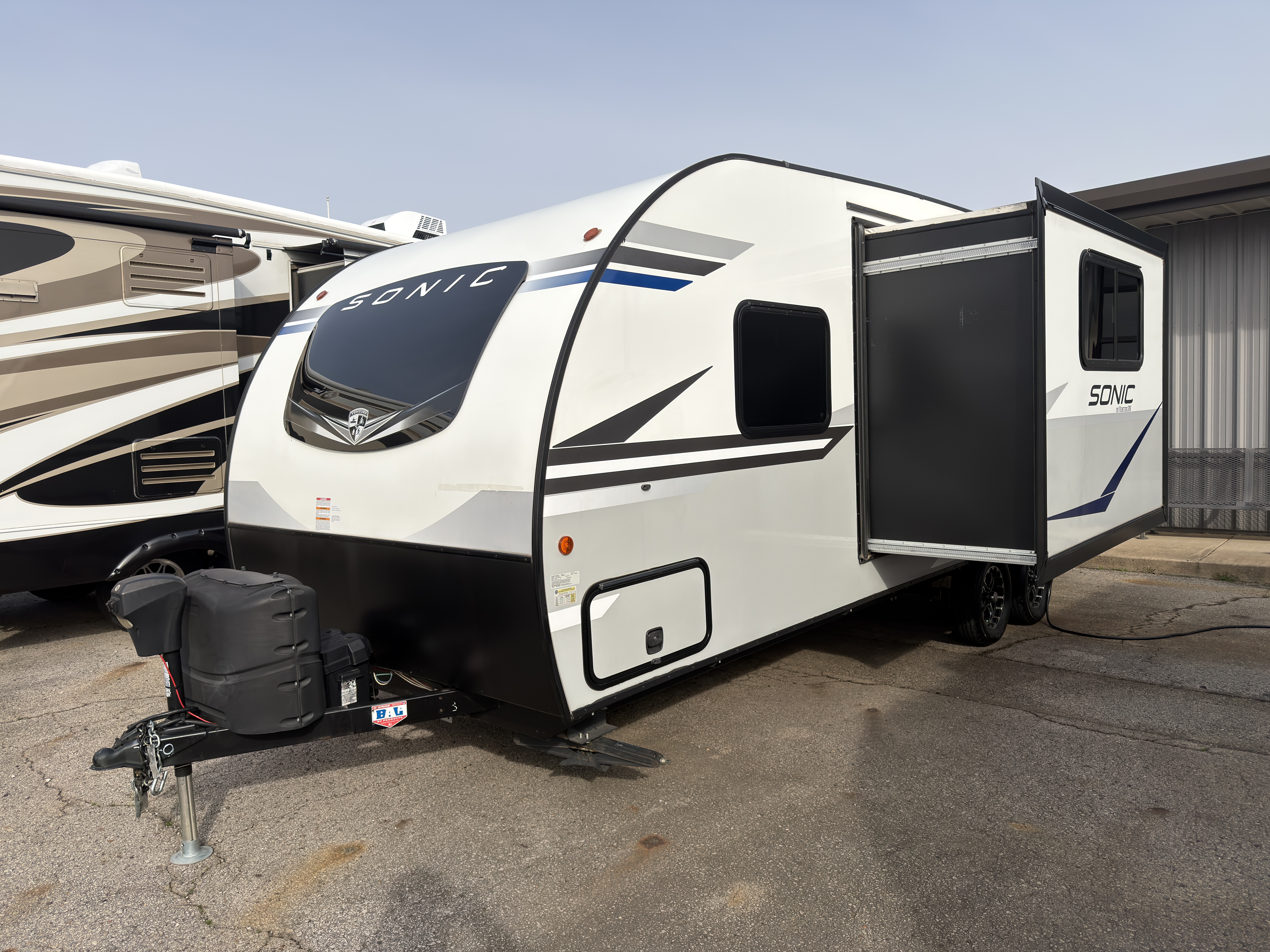 2022 Venture RV Sonic SN220VRB - Image 3