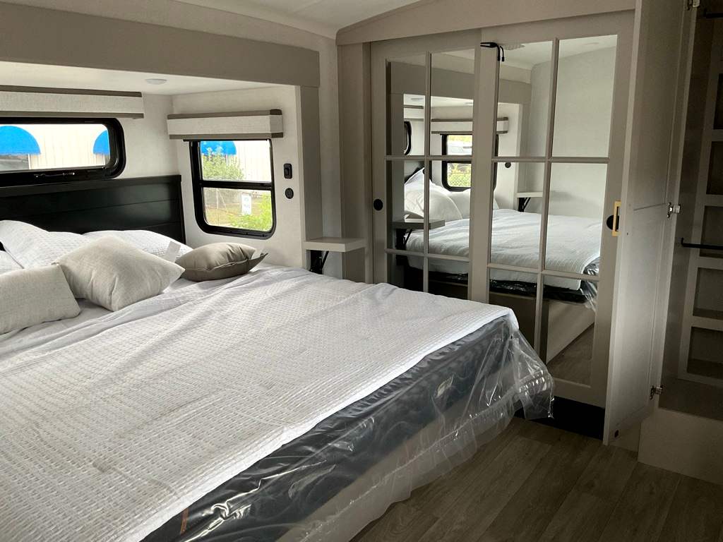 2027 JAYCO NORTH POINT 391TBBH - Image 31