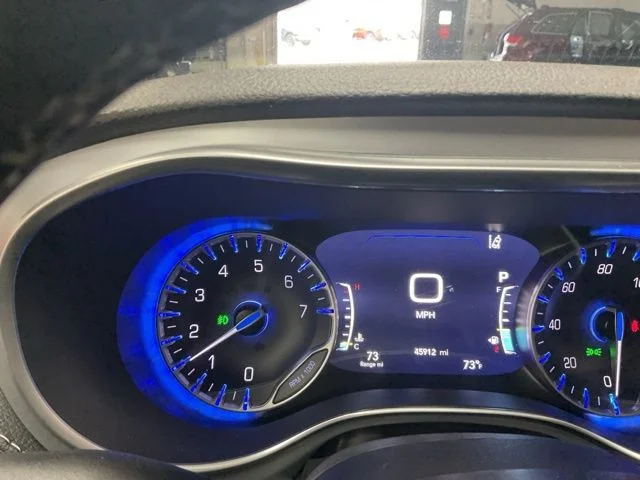 2025 Chrysler Pacifica Limited FWD - Image 15