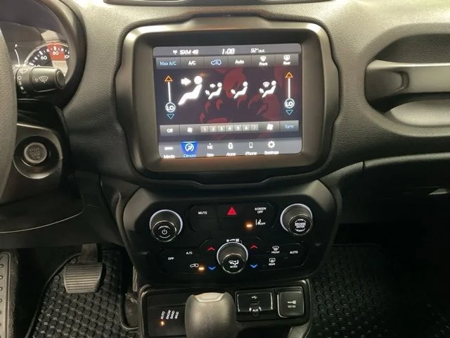 2023 Jeep Renegade Utility 4D Latitude 4WD - Image 16