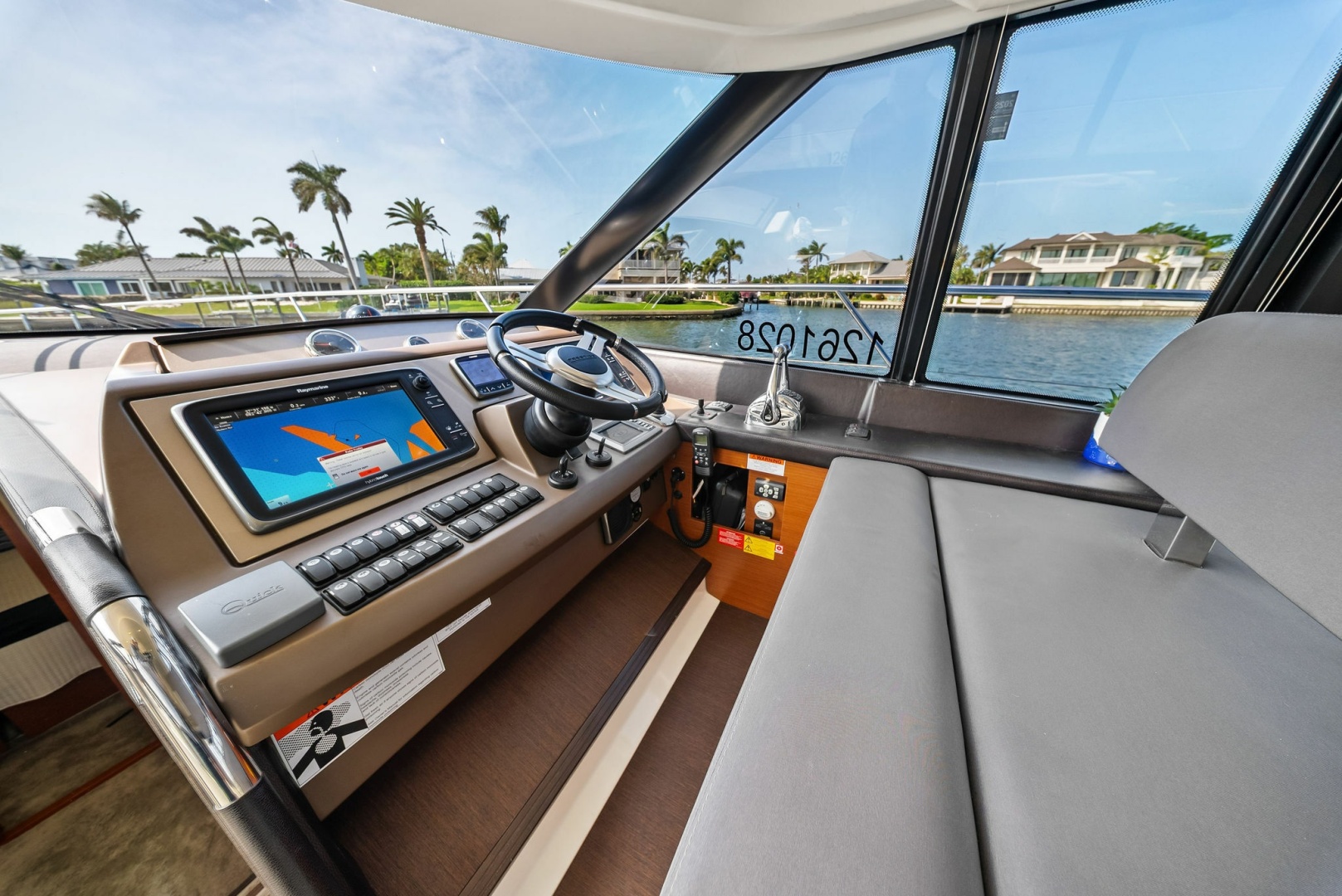 2015 Prestige 550 Base - Image 32