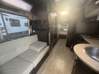 2012 AIRSTREAM INTERNATIONAL 27FBQ - Image 27