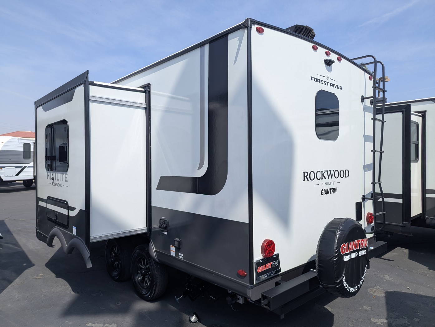 2026 Forest River Rockwood Mini Lite 2108RB - Image 4