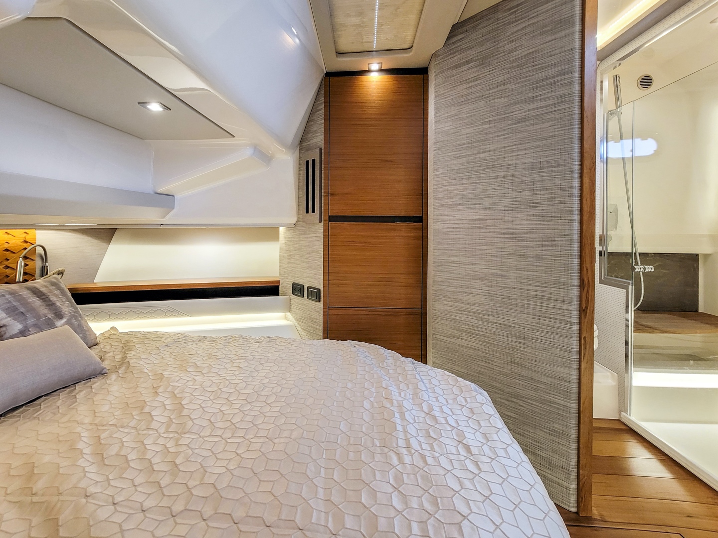 2022 Tiara Yachts - Image 23