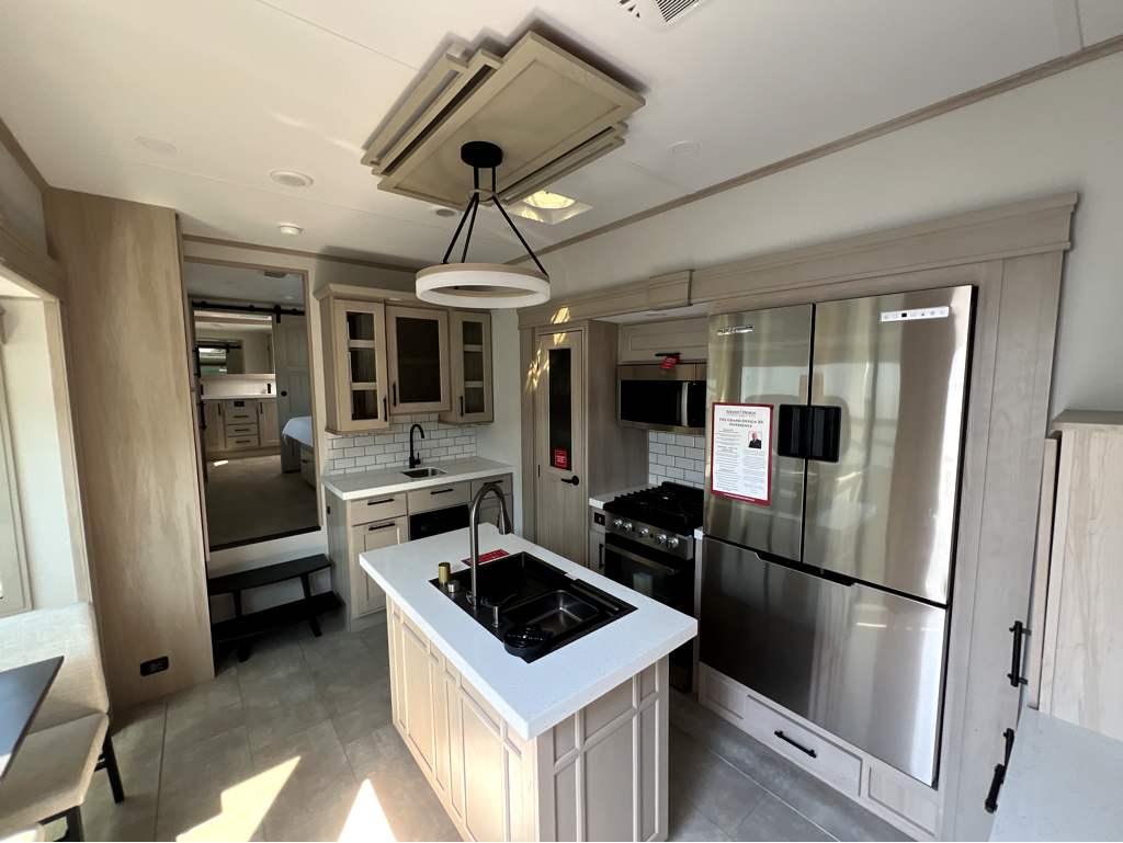 2025 GRAND DESIGN SOLITUDE 382WB - Image 6