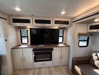 2025 FOREST RIVER GRAND SURVEYOR 302RDBS - Image 12