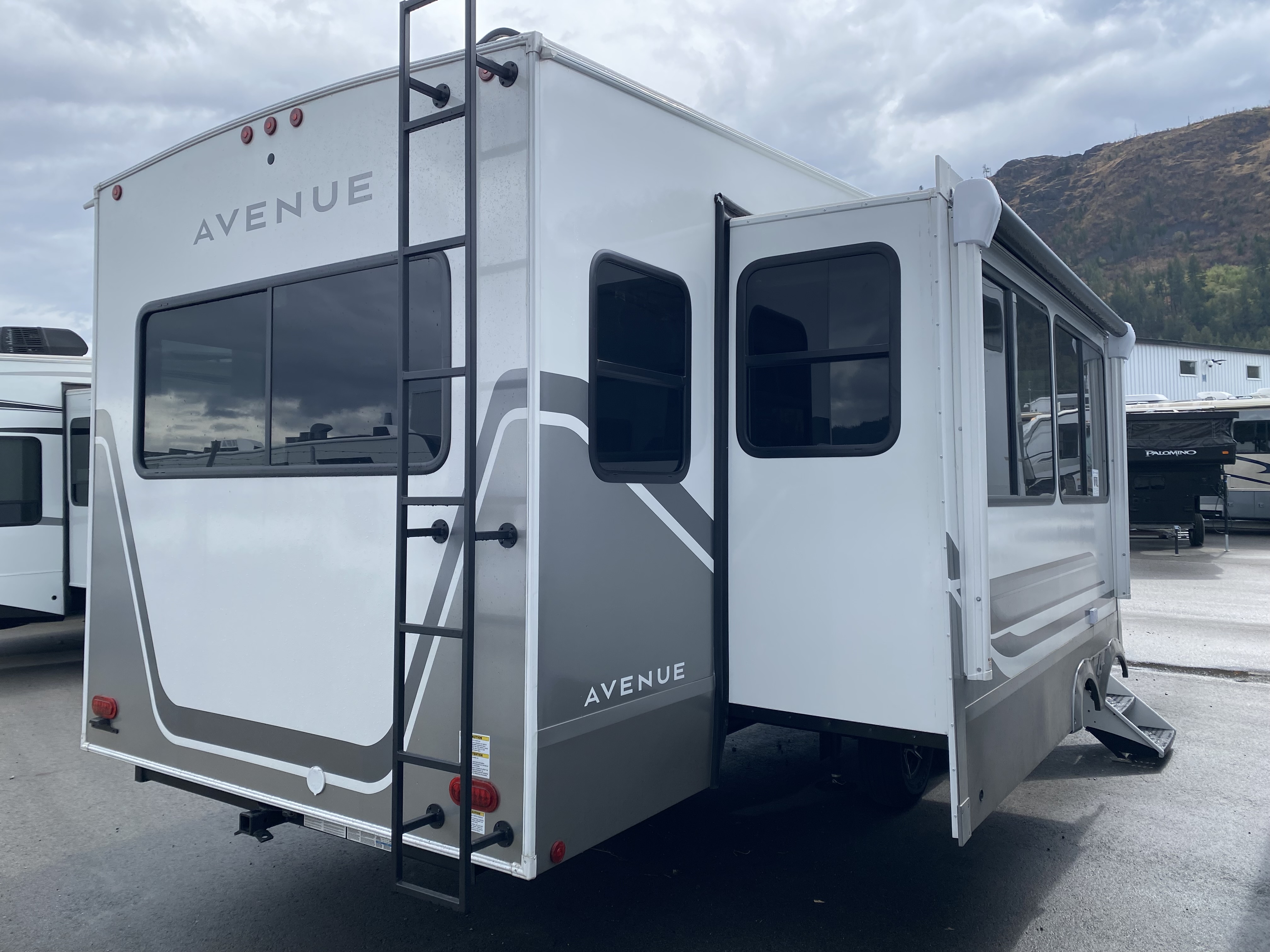 2027 Alliance RV Avenue 29RL - Image 6