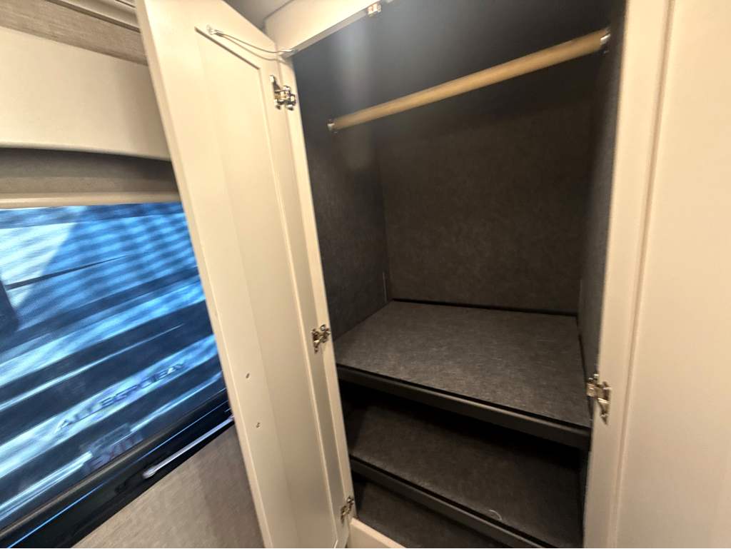2024 FLEETWOOD DISCOVERY 38N - Image 32