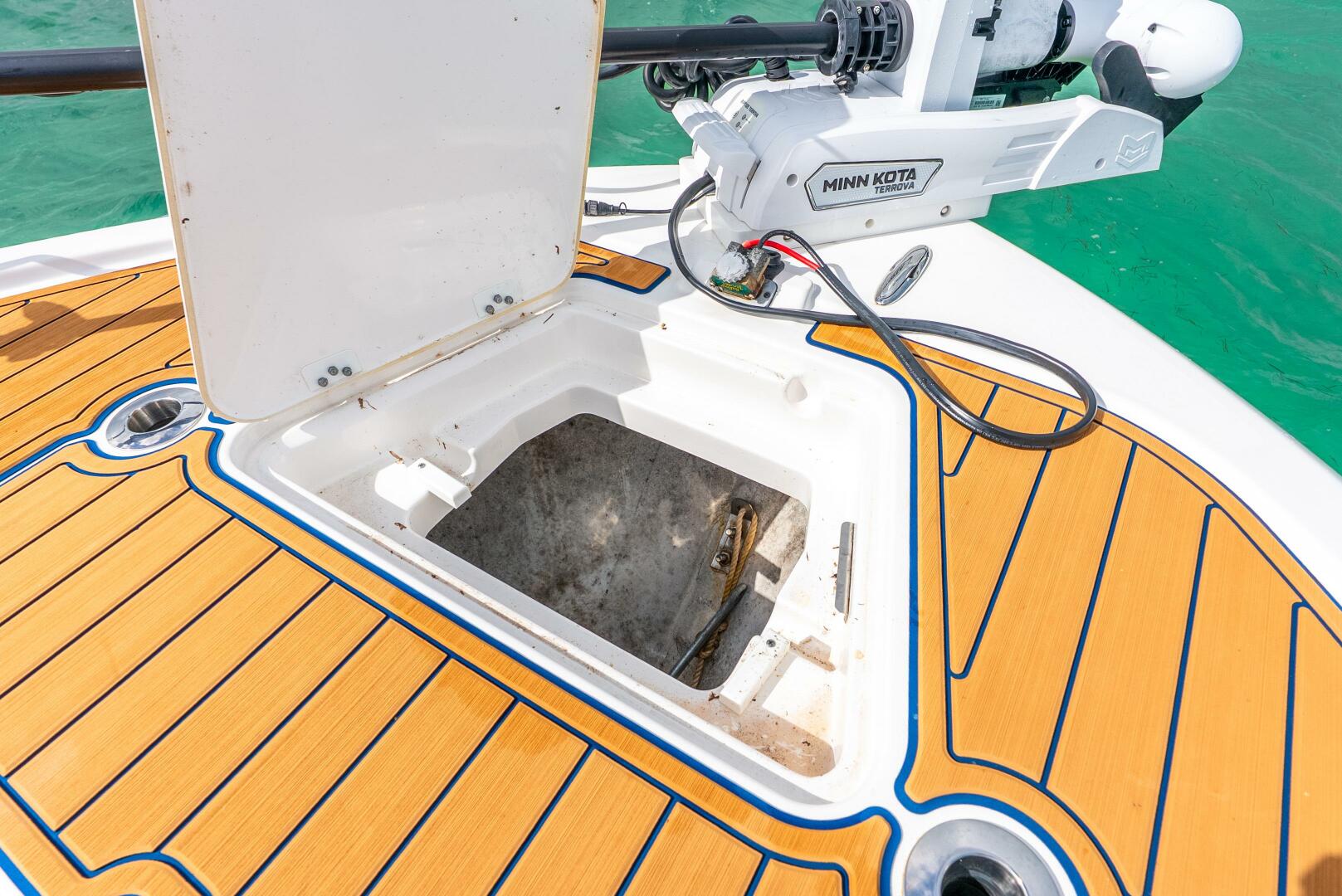 2024 Caymas Hybrid Boat 281 HB - Image 8