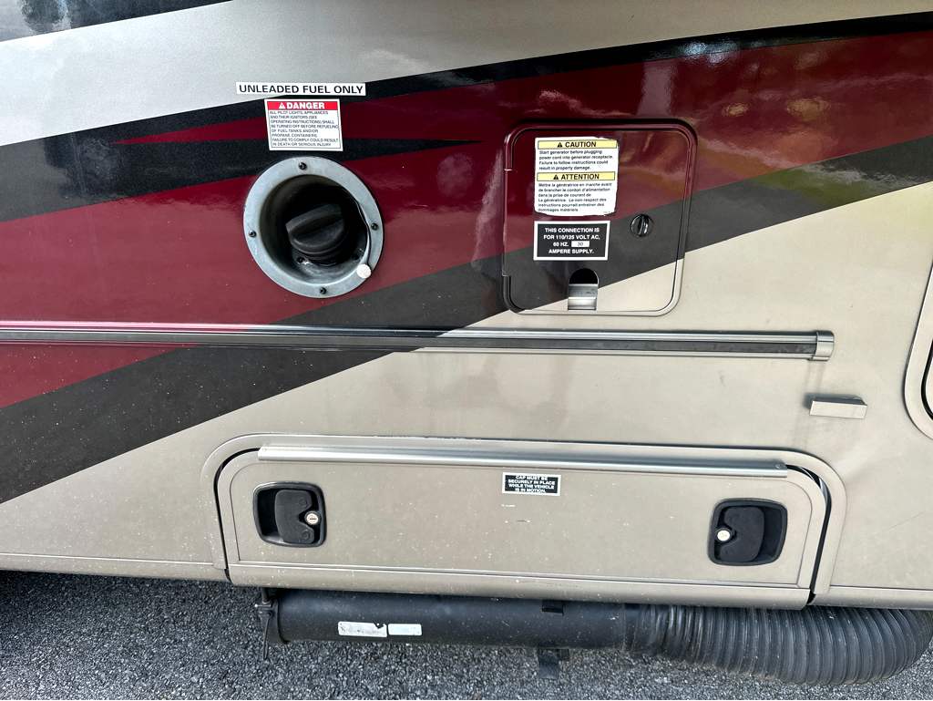 2013 COACHMEN CONCORD 300TS - Image 25