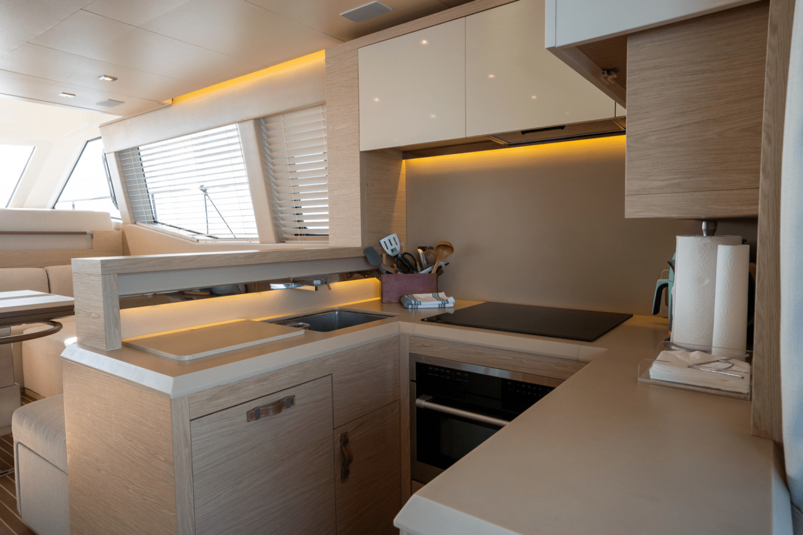 2019 Monte Carlo Yachts MC6 - Image 30