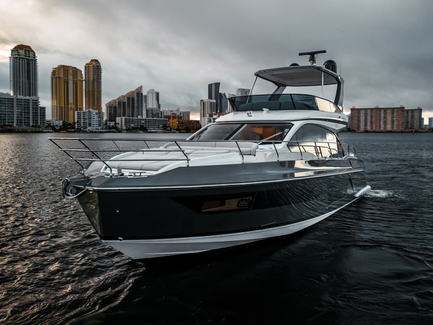 2023 Azimut 53 FLY Base - Image 3