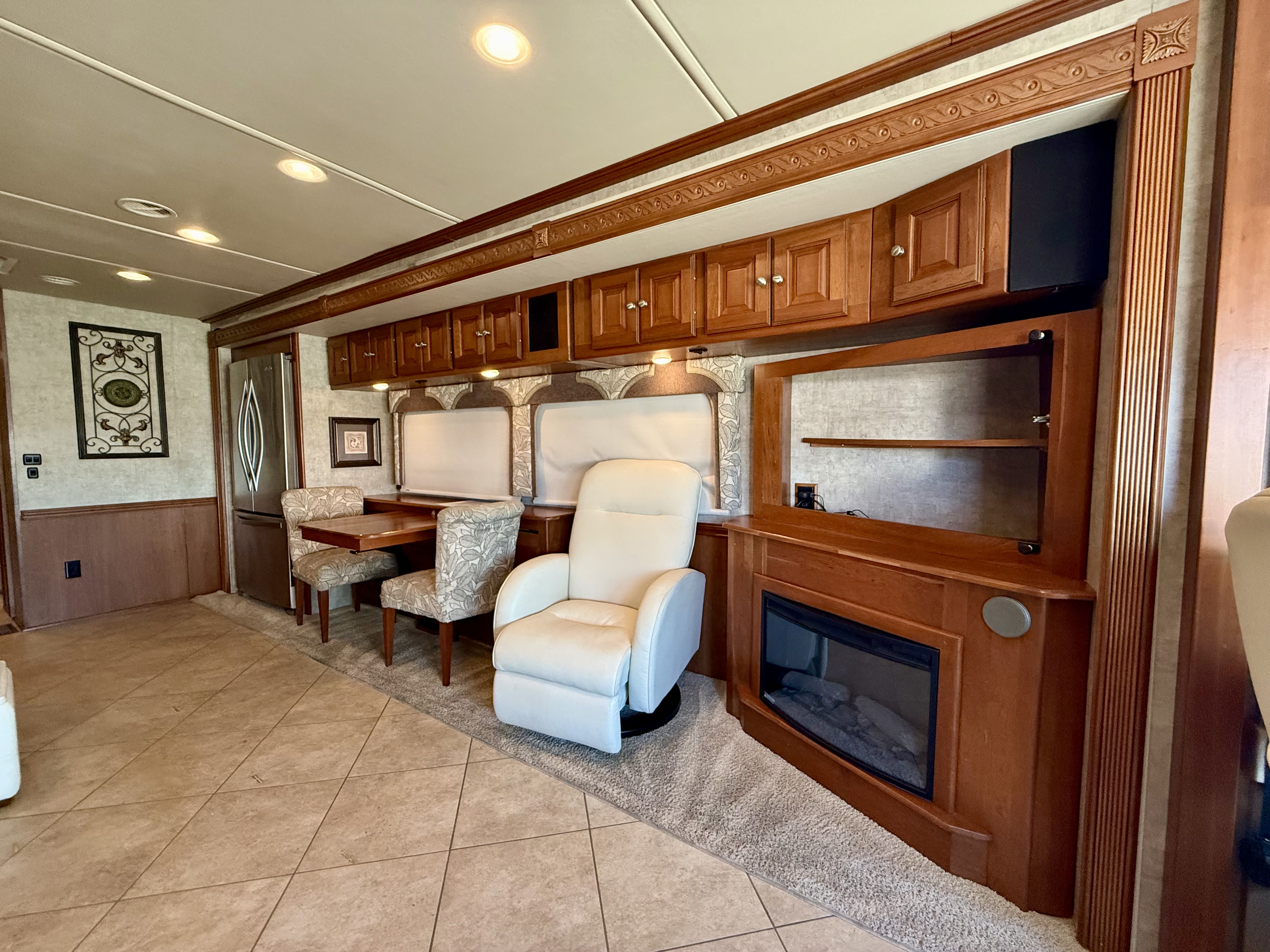 2015 Winnebago Adventurer 38Q - Image 14