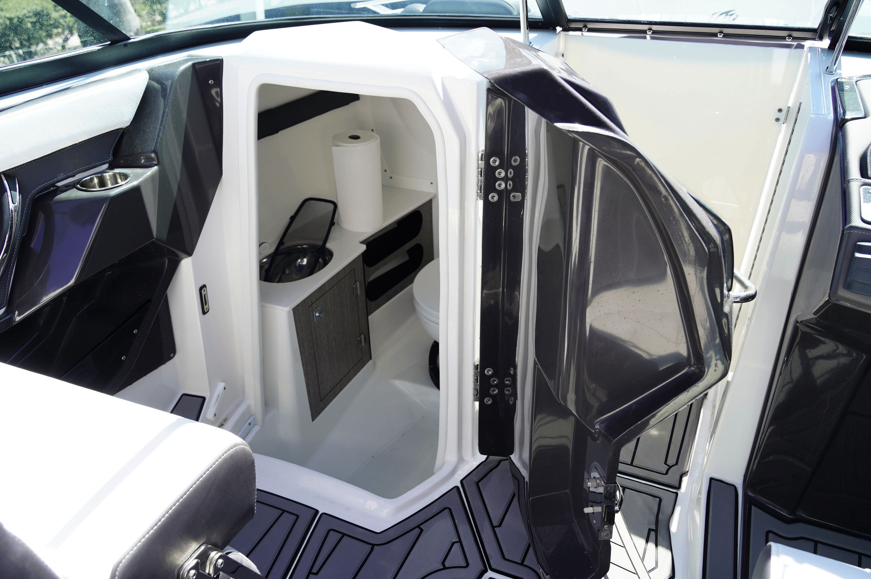 2023 MONTEREY 275SS - Image 17