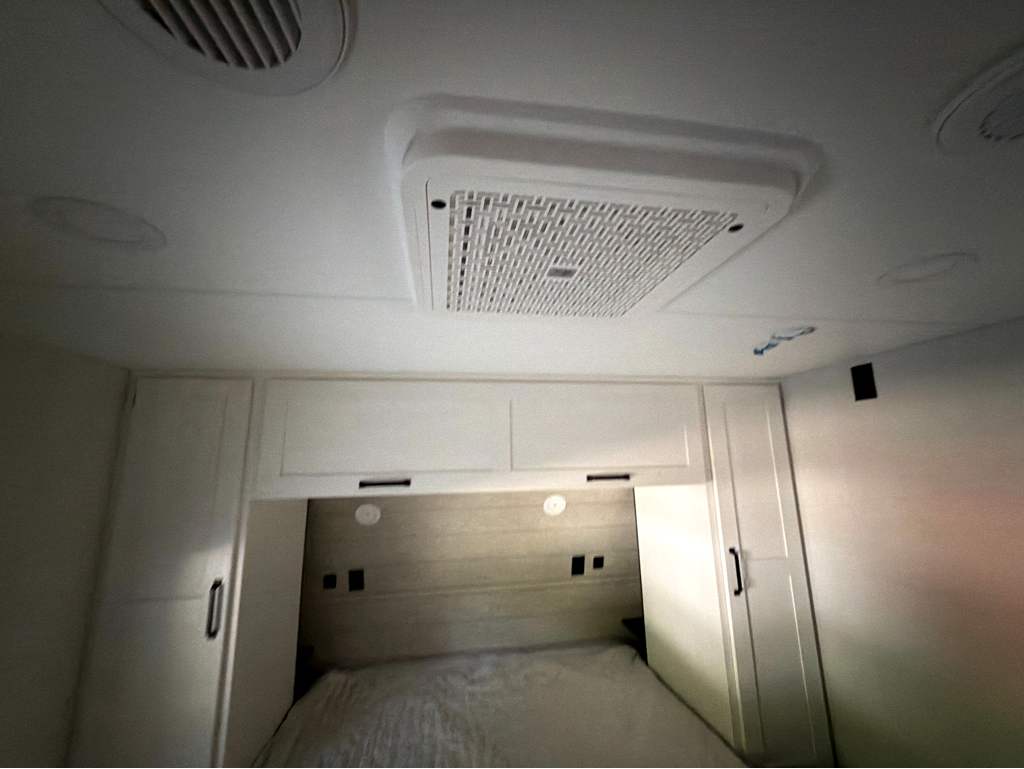 2027 VENTURE RV SIENNA 311VDB - Image 33