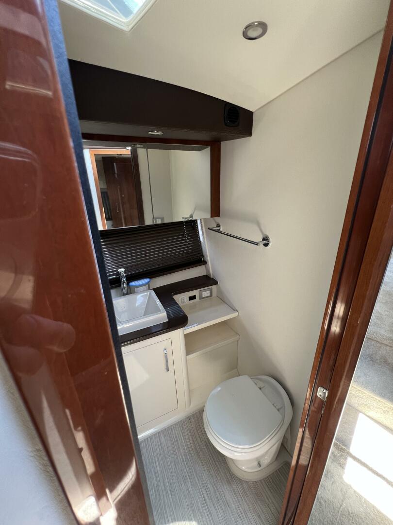 2016 Carver C34 Command Bridge - Image 25