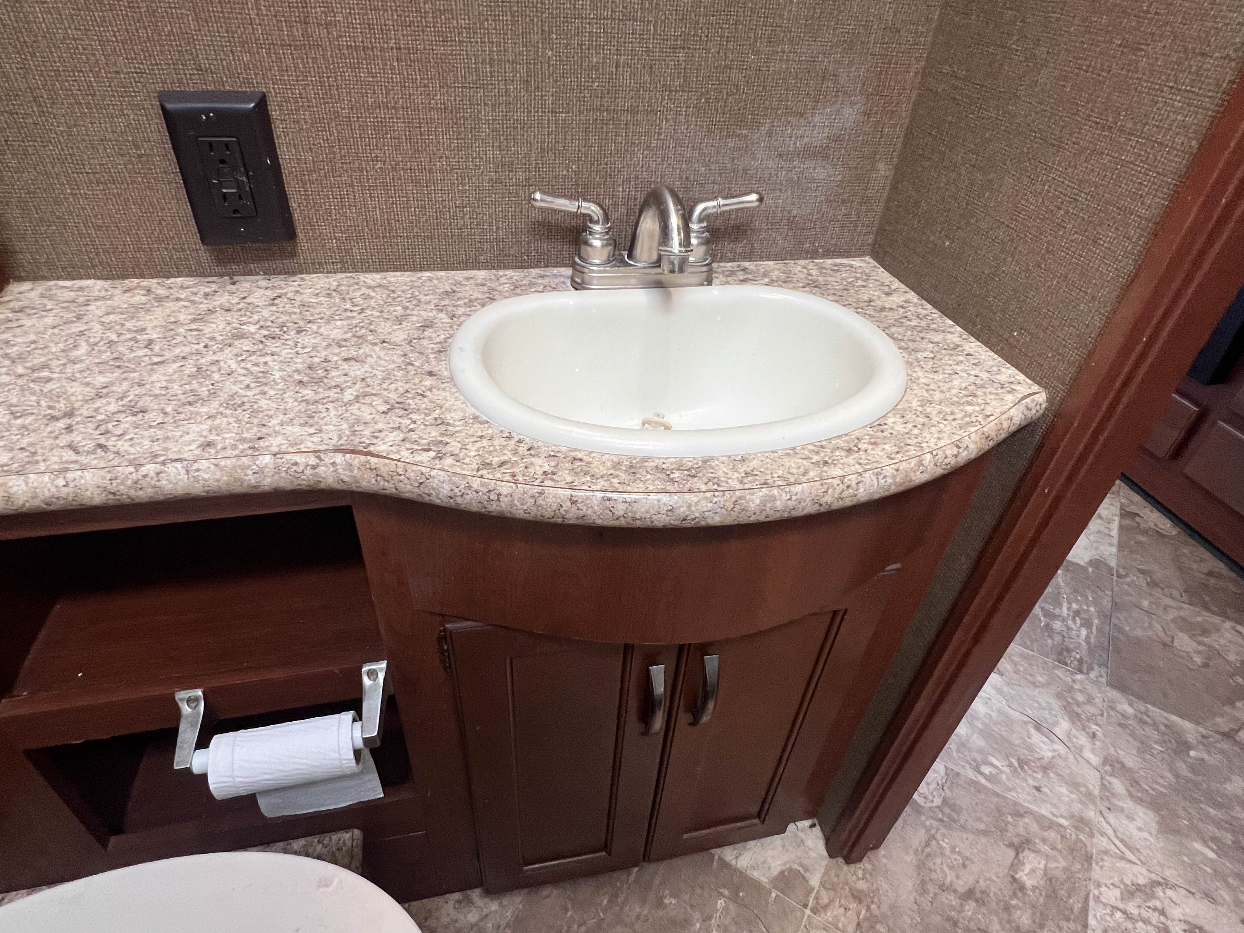 2015 Thor Motor Coach ACE 27.1 - Image 27