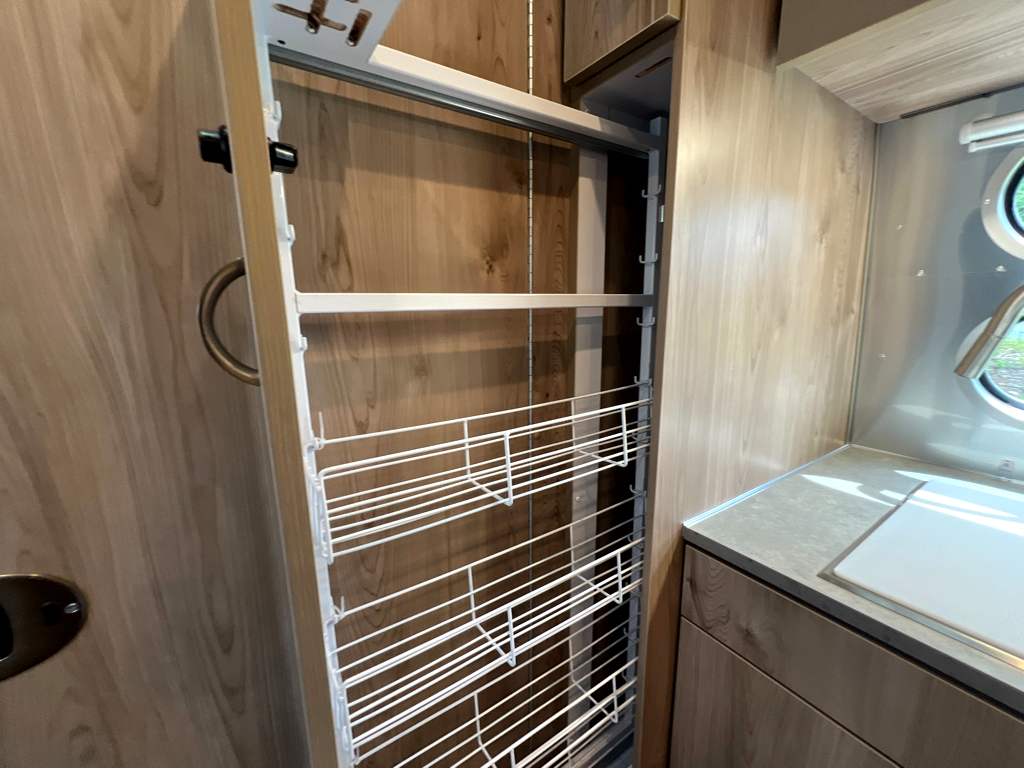 2027 AIRSTREAM FLYING CLOUD 23FBT - Image 16