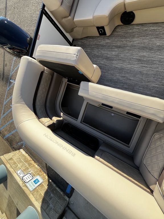 2026 Bennington 22SSR Lux TriToon Pontoon - Image 27