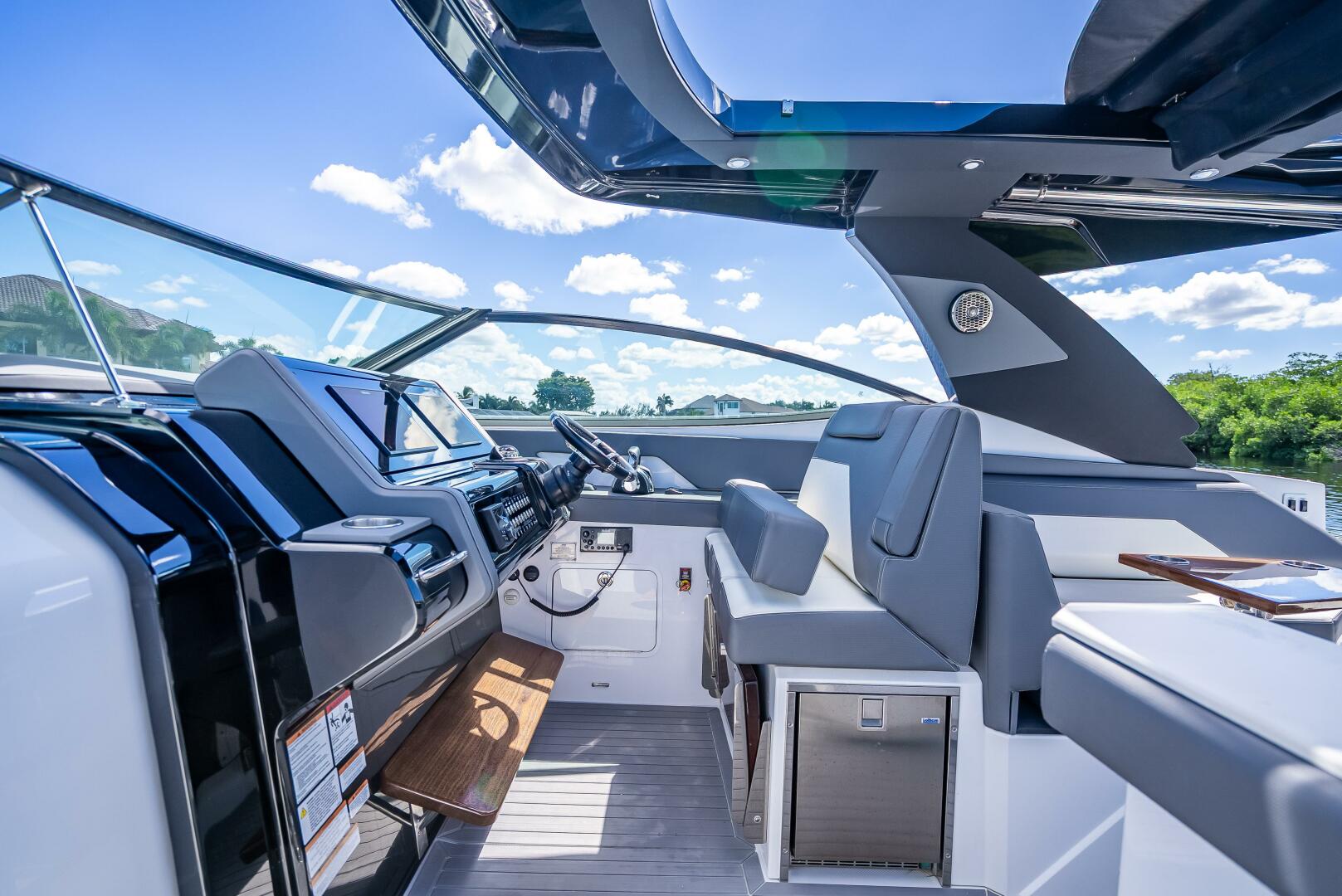 2022 Cruisers Yachts GLS OB - Image 29