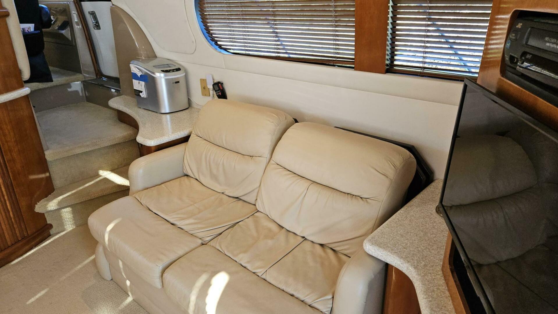 2000 Carver 450 Voyager - Image 19