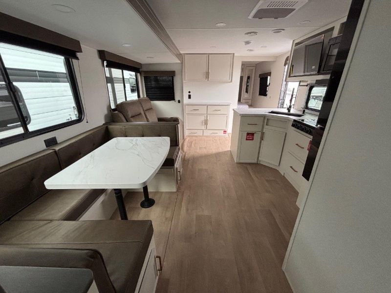 2026 Grand Design Transcend 325BHT - Image 8
