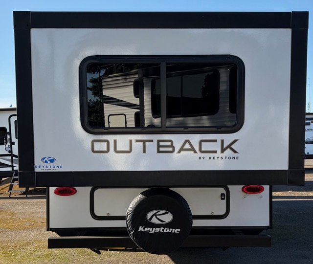 2023 Keystone Outback Ultra-Lite Ultra-Lite 240URS - Image 7