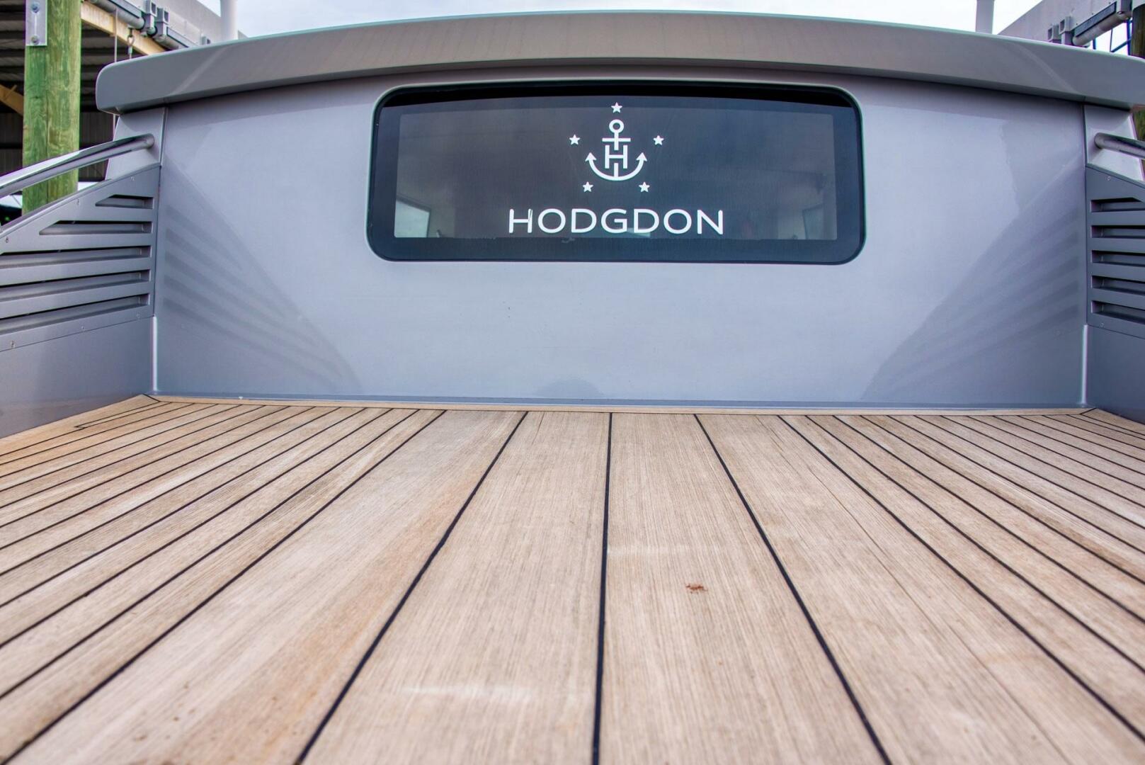 2016 Hodgdon Yachts Venetian Limo - Image 9