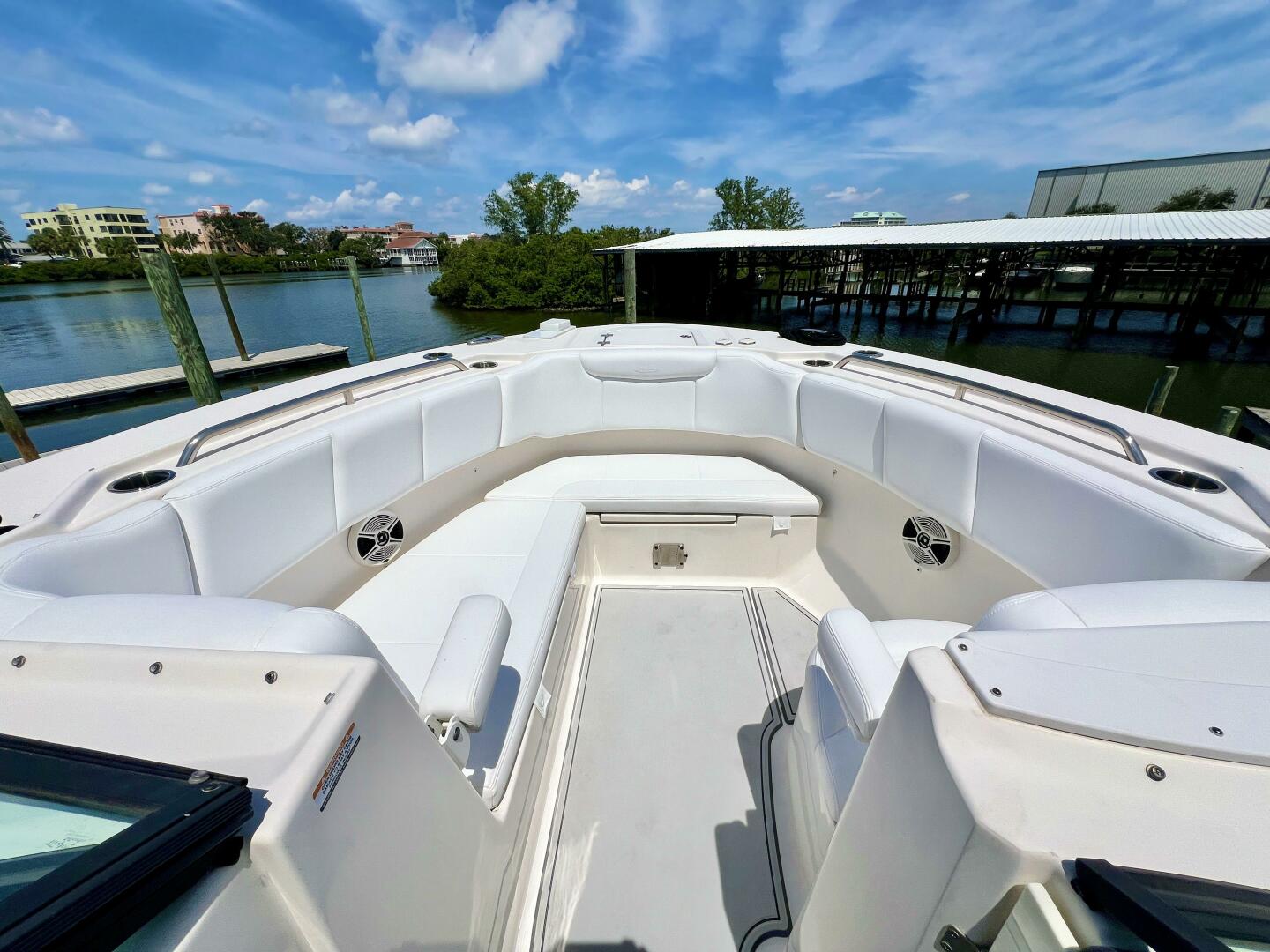 2019 Robalo R317 - Image 3