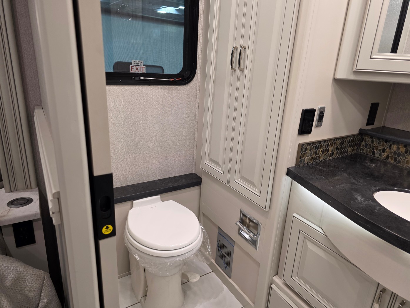 2026 Fleetwood Discovery 38N - Image 46