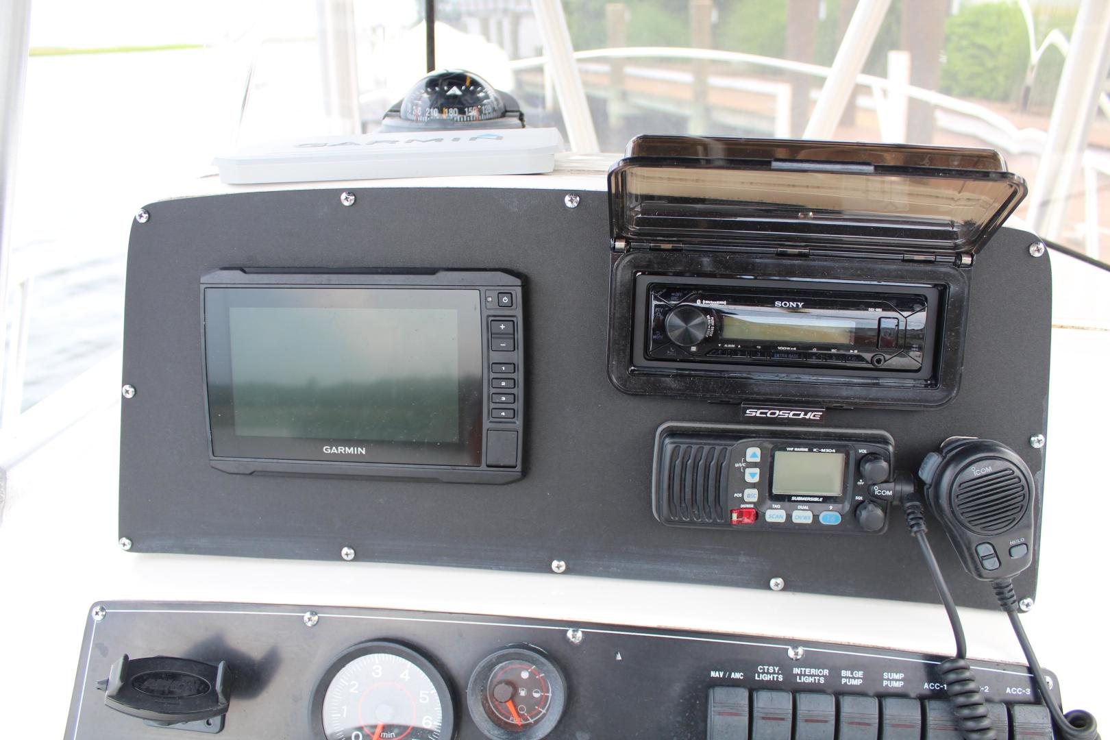 1999 Boston Whaler 23 Outrage Base - Image 6