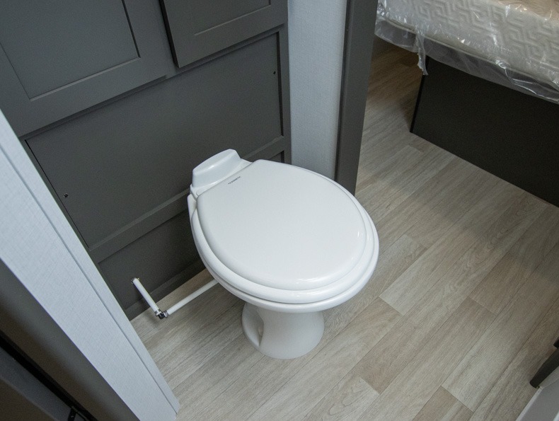 2026 Keystone Bullet Premium 330BKQ - Image 28