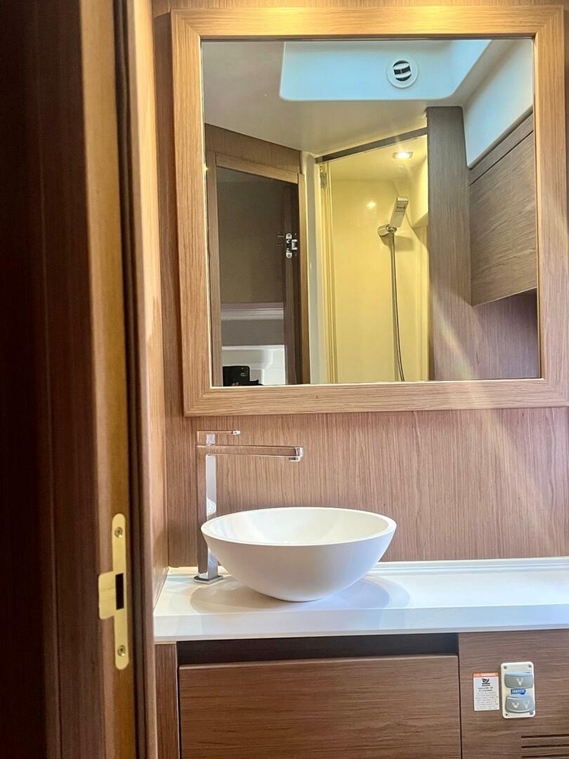 2017 Beneteau Monte Carlo 4 - Image 26