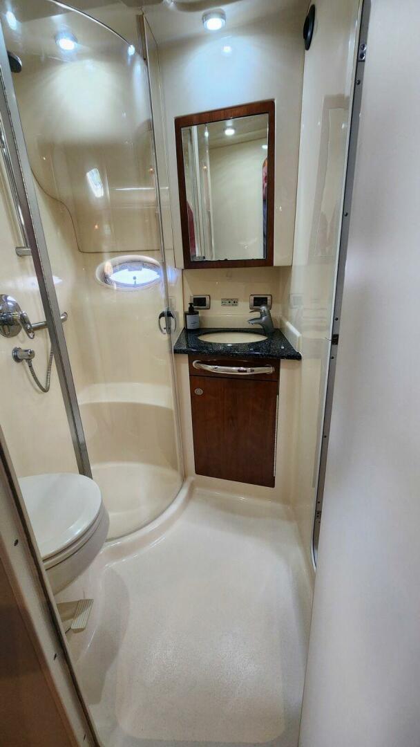 2004 Sea Ray 390 Motor Yacht - Image 46