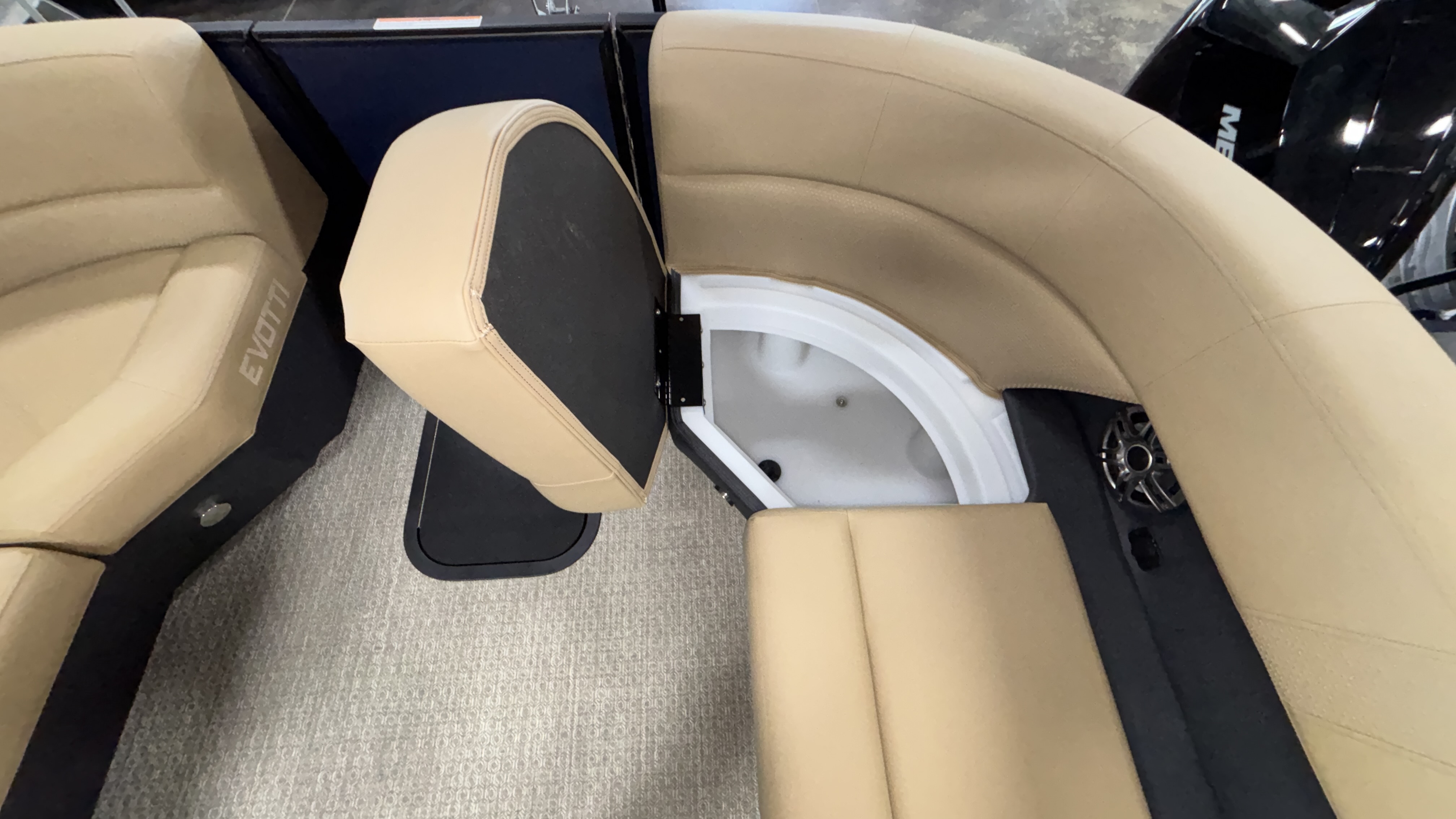 2026 Evotti 525 Quad Lounge - Image 37