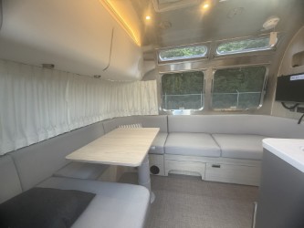 2026 AIRSTREAM GLOBETROTTER 27FBT - Image 10