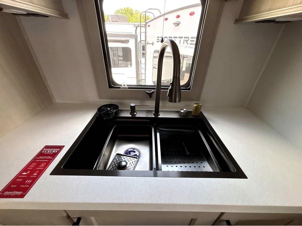 2026 GRAND DESIGN SOLITUDE 390RK - Image 11