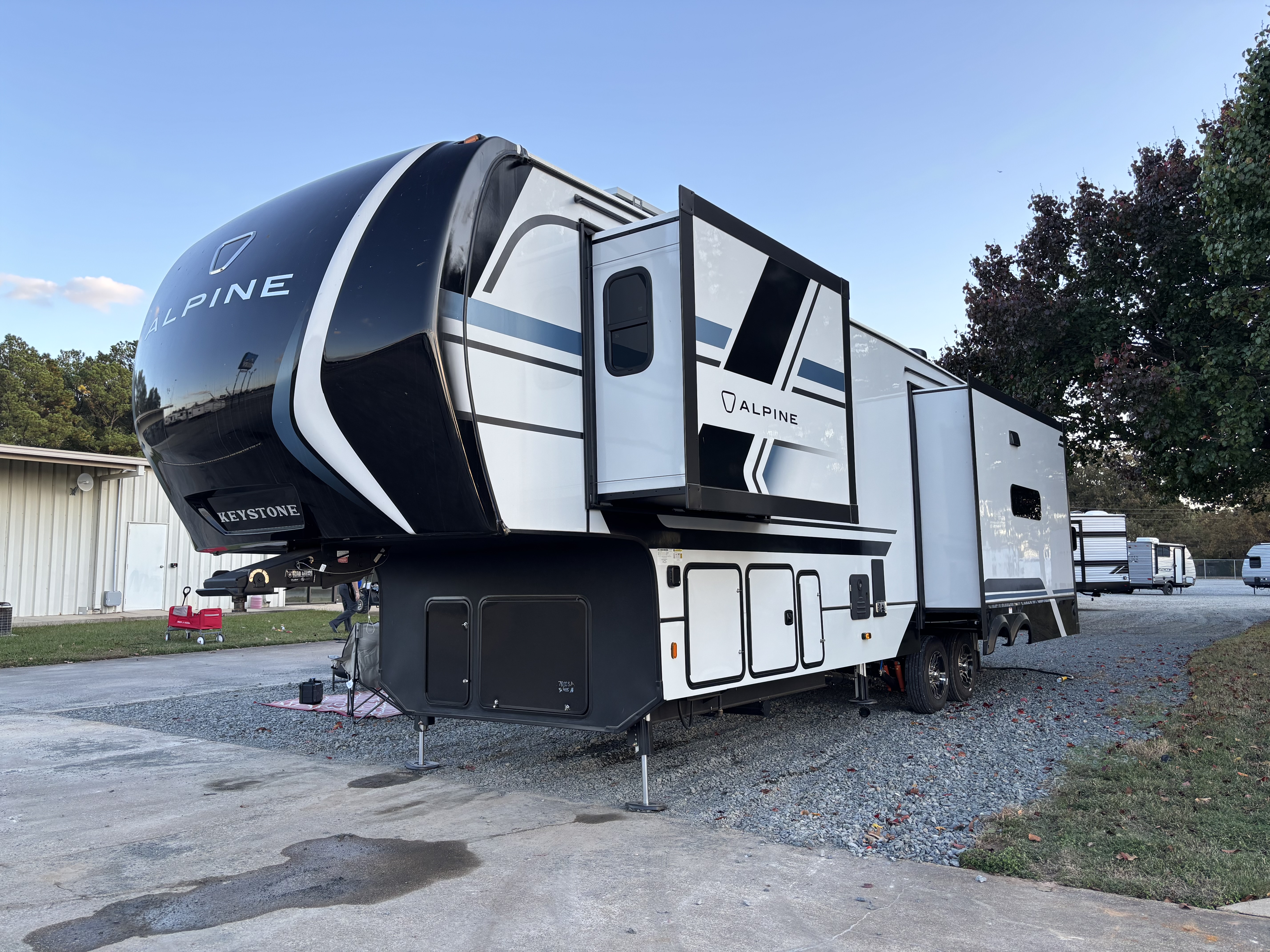 2026 Keystone Alpine 3303CK - Image 4