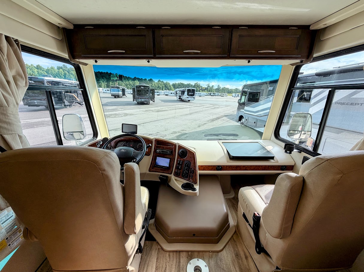 2019 COACHMEN PURSUIT 31BH - Image 10