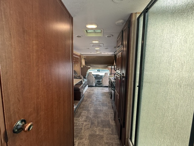 2015 Forest River Sunseeker 3010DS - Image 17