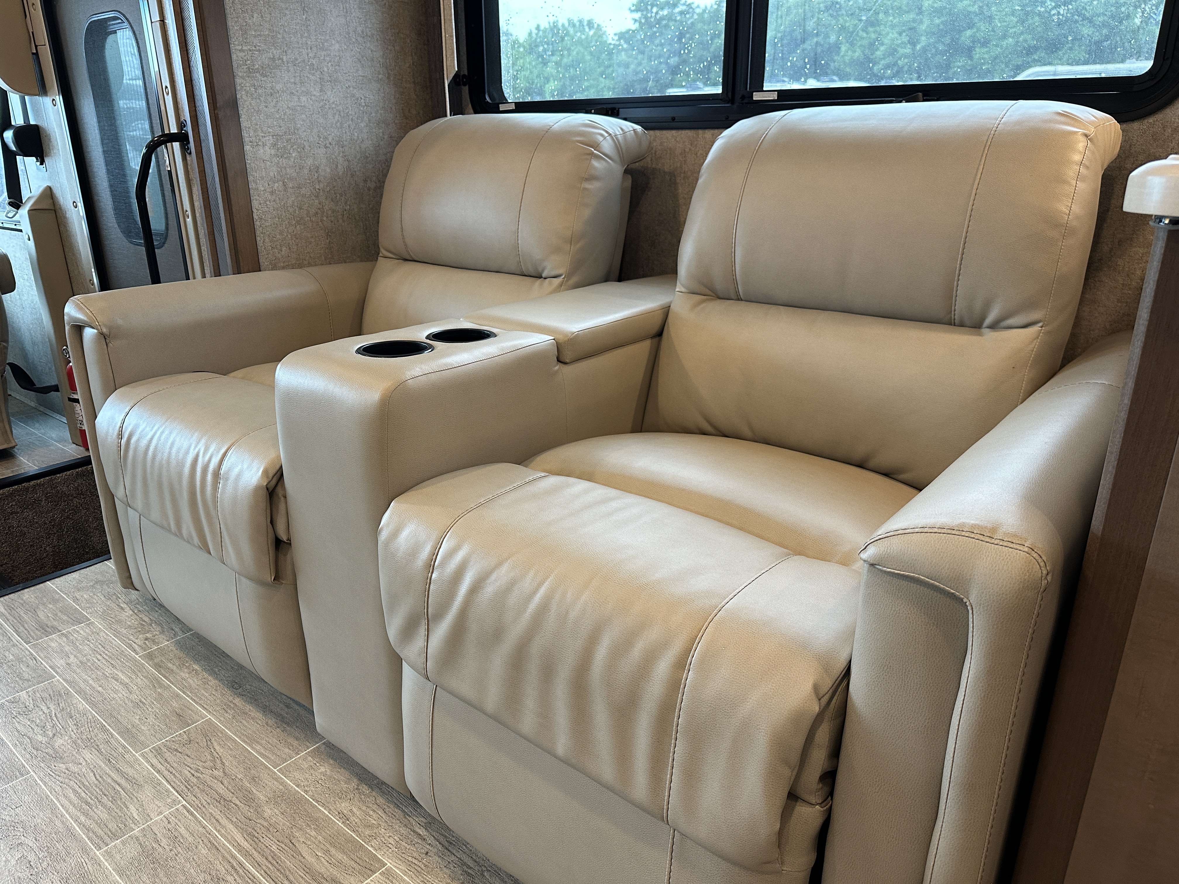 2022 THOR MOTOR COACH MIRAMAR 35.2 - Image 18