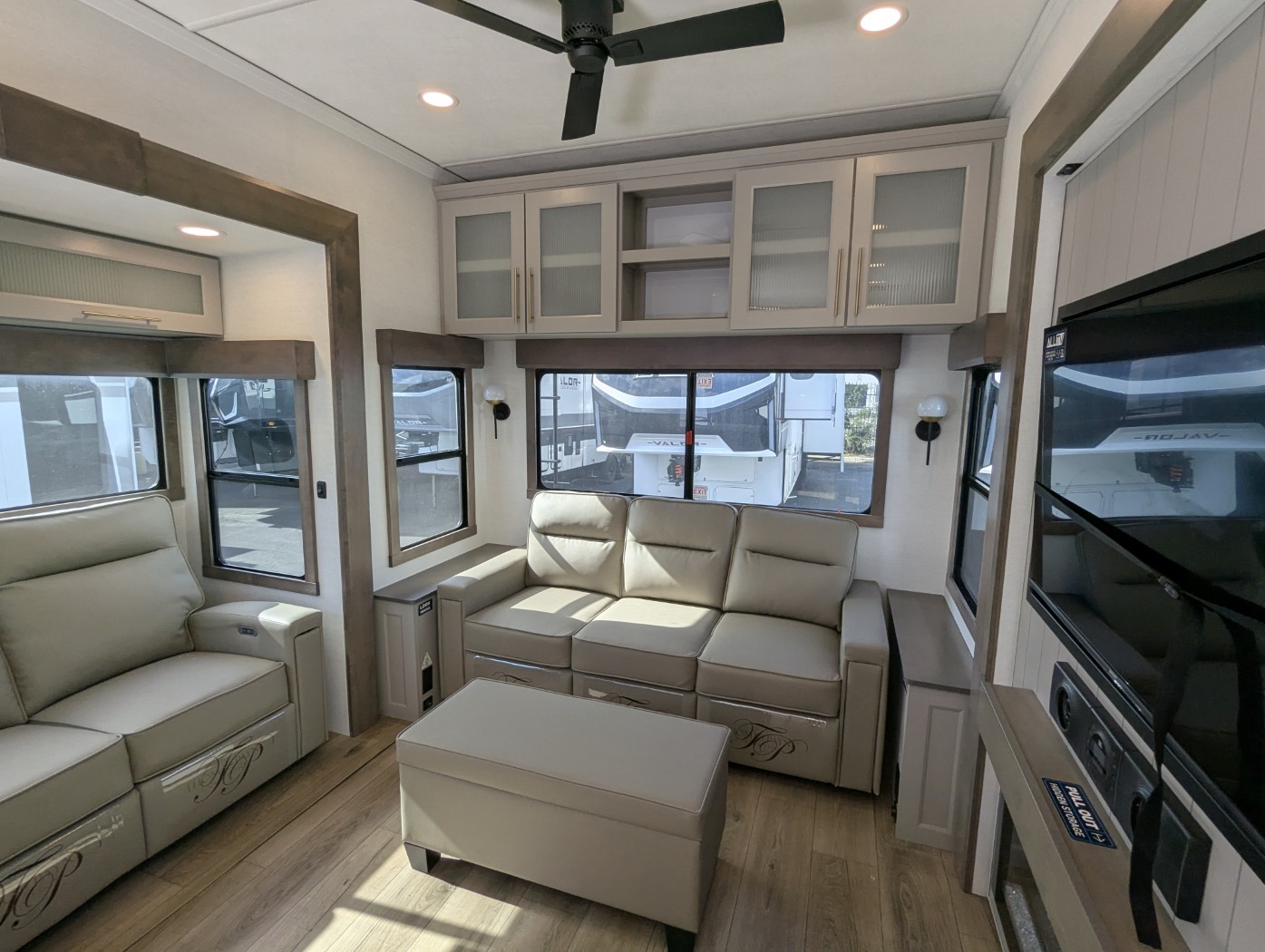 2026 Alliance RV Paradigm 388SP - Image 27
