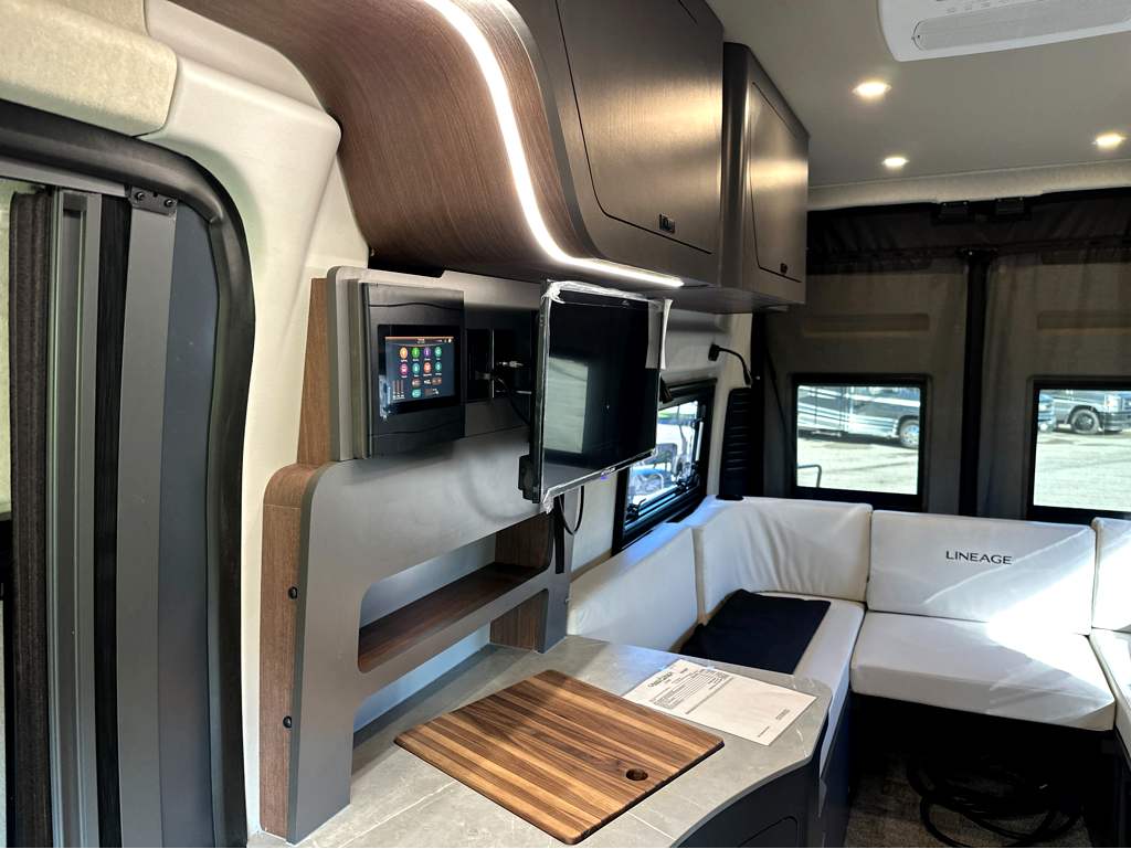 2027 GRAND DESIGN LINEAGE SERIESVP LVP2 - Image 9