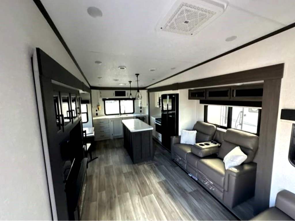 2026 VENTURE RV SPORTTREK 353VRK - Image 17