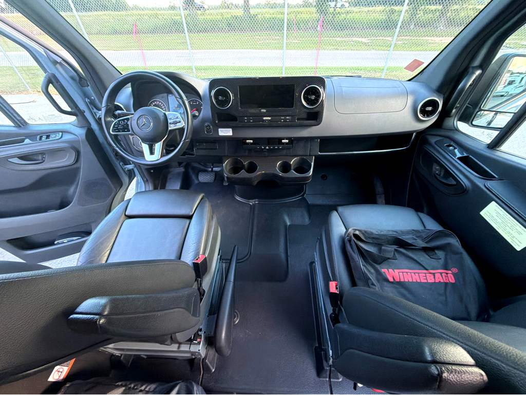2023 WINNEBAGO REVEL 44E - Image 26