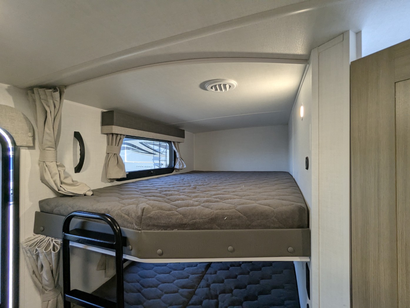 2027 Forest River Rockwood Ultra Lite 2706BH - Image 16