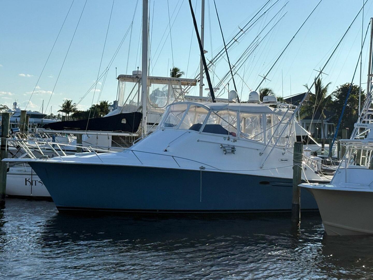 2001 Ocean Yachts 40 Express Bridge - Image 2