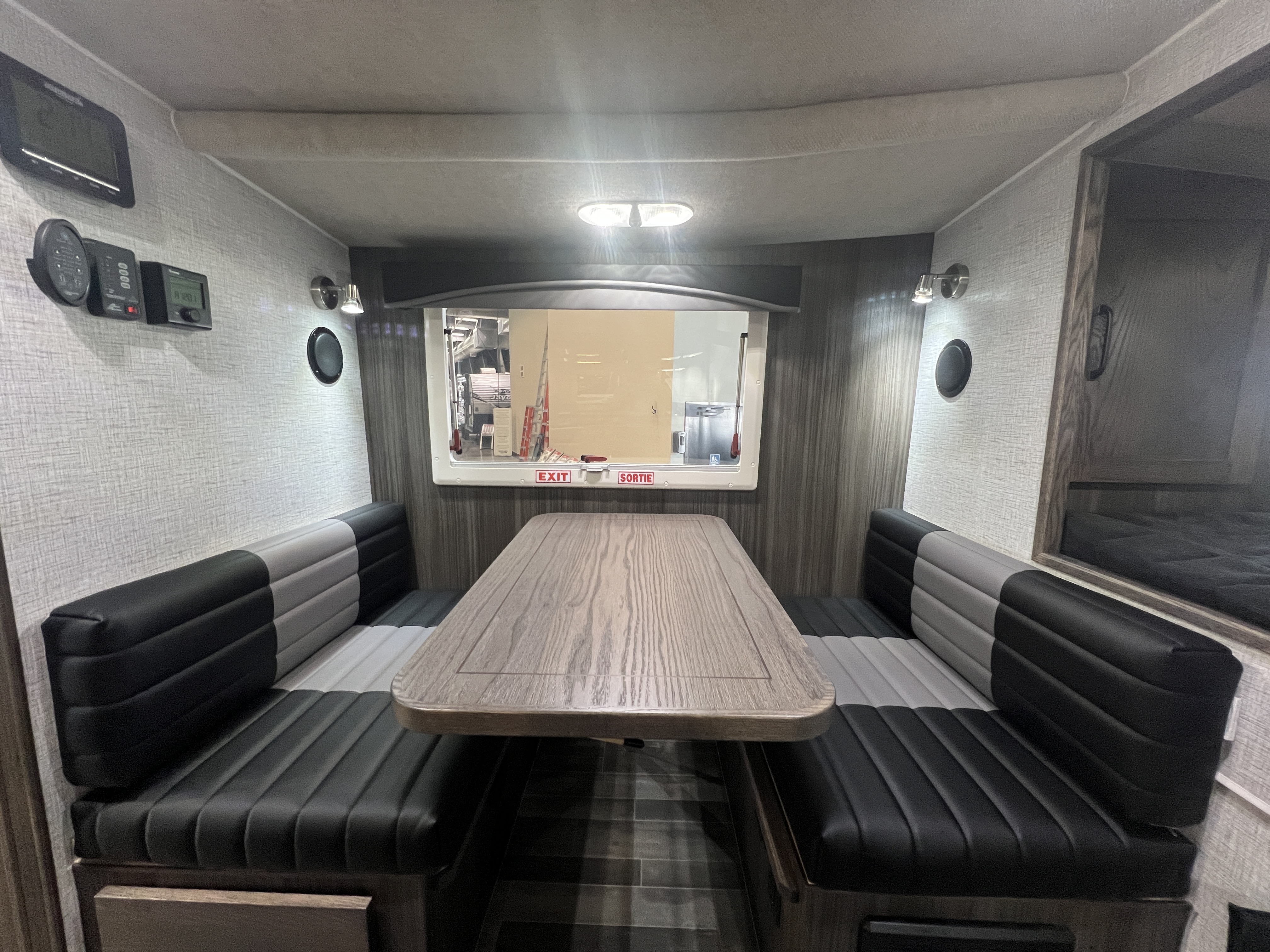2027 NORTHERN LITE LIMITED EDITION 8-11 EX DRY BATH - Image 4